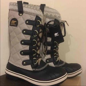 Sorel boots size 8.5 fun glitter laces and gold